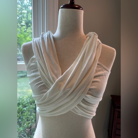 Gathered- crossed- cropped sleeveless top. - Picture 5 of 8